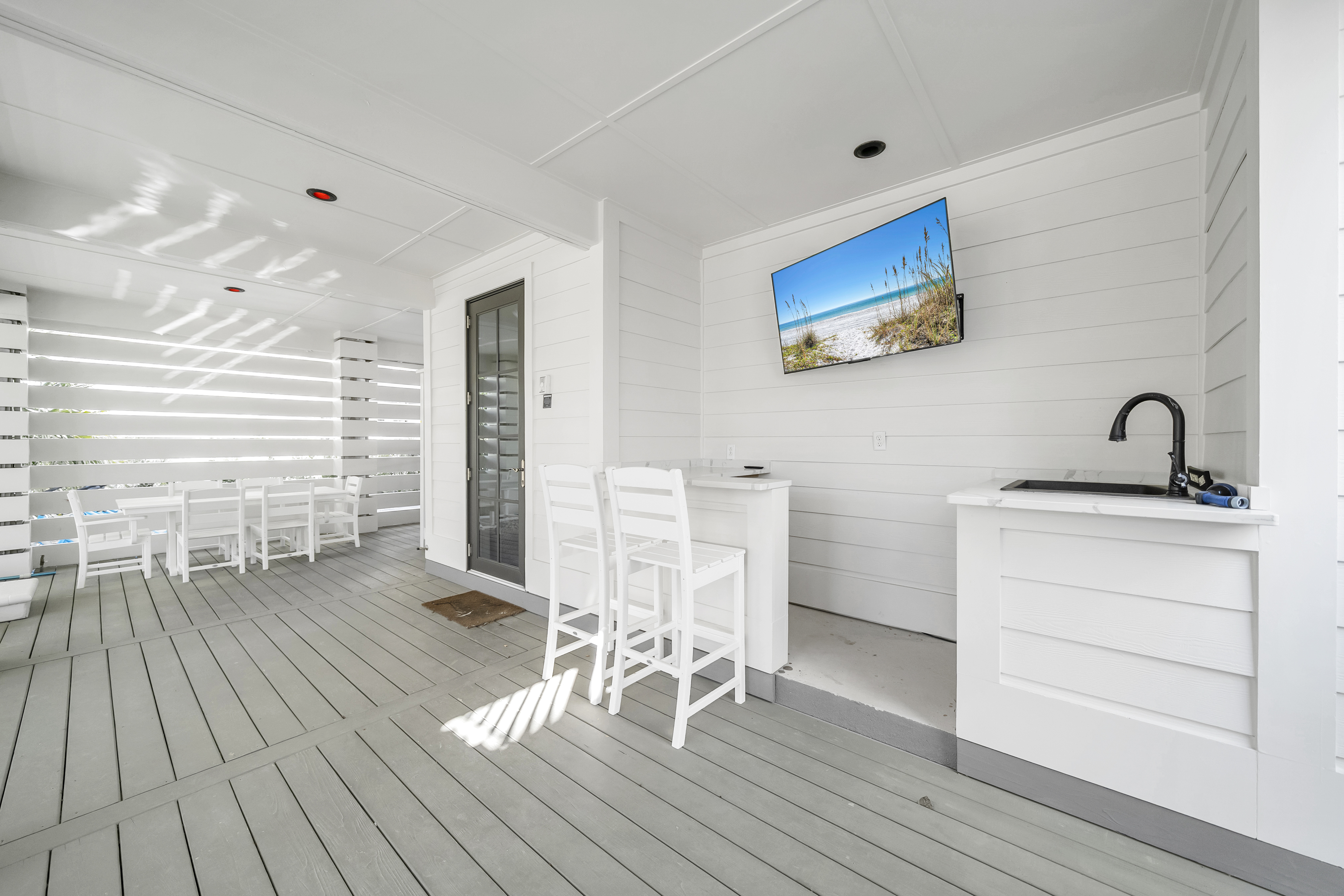  Iconic Grayton Beachfront Retreat with Elevator, Pool & Ample Parking - 物件實景