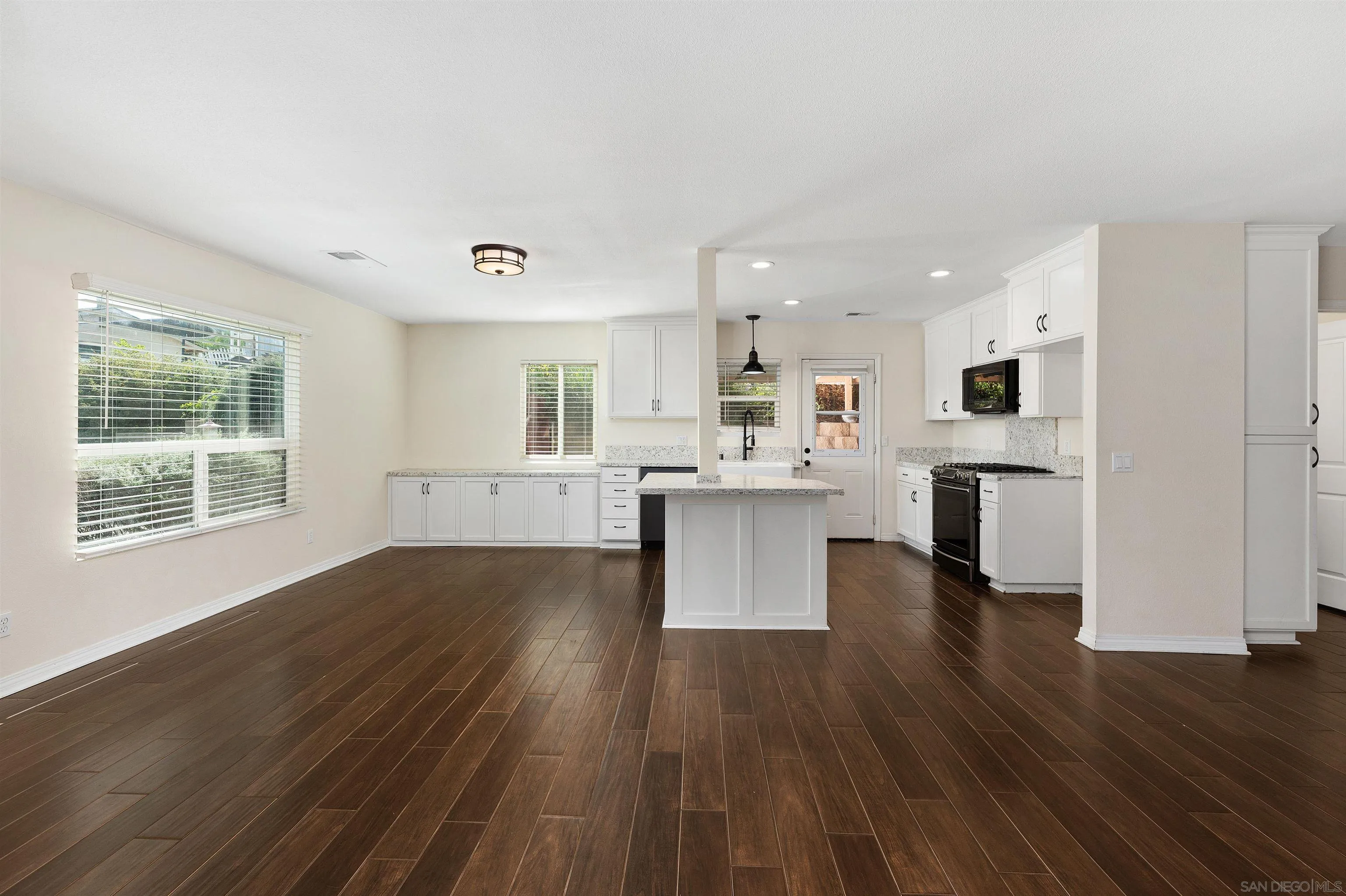 Santee, California, 92071, United States, 3 Bedrooms Bedrooms, ,2 BathroomsBathrooms,Residential,For Sale,1991920