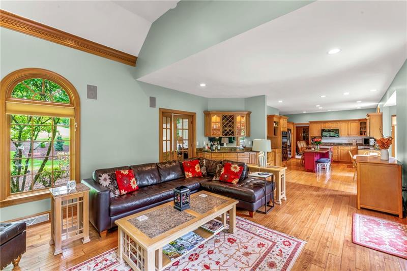 Venetia, Pennsylvania, 15367, United States, 4 Bedrooms Bedrooms, ,5 BathroomsBathrooms,Residential,For Sale,1872304