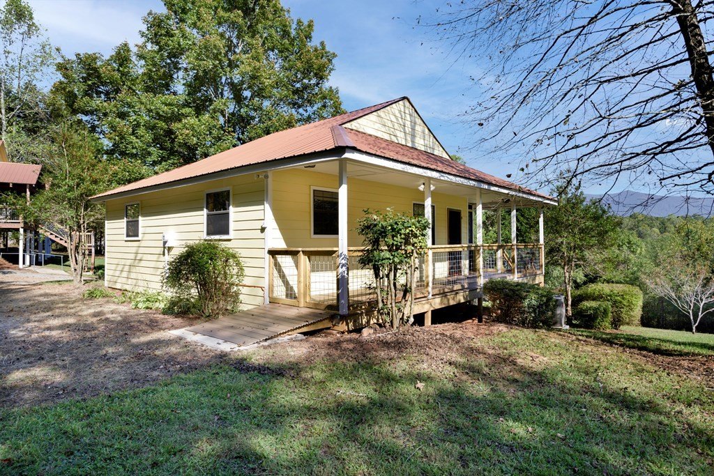 Hiawassee, Georgia, 30546, United States, 2 Bedrooms Bedrooms, ,3 BathroomsBathrooms,Residential,For Sale,1979579