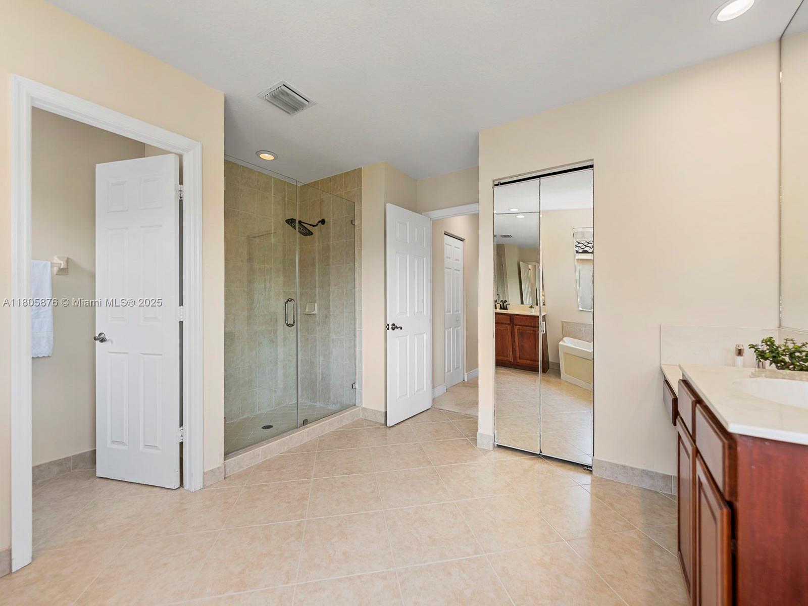 Weston, Florida, 33332, United States, 5 Bedrooms Bedrooms, ,5 BathroomsBathrooms,Residential,For Sale,1826480
