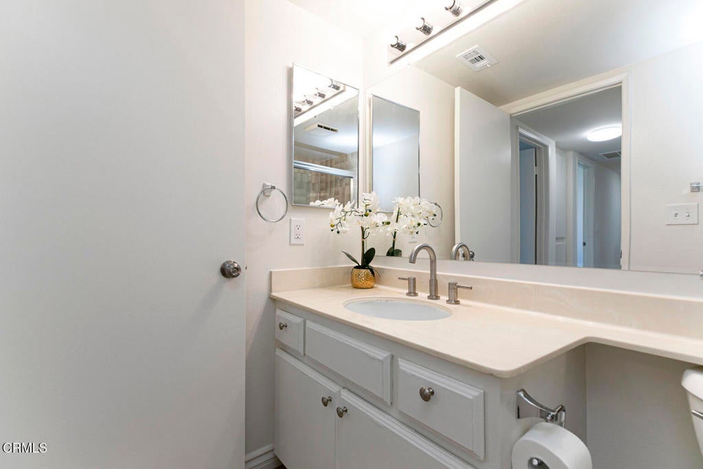 Glendale, California, 91205, United States, 3 Bedrooms Bedrooms, ,2 BathroomsBathrooms,Residential,For Sale,1938623
