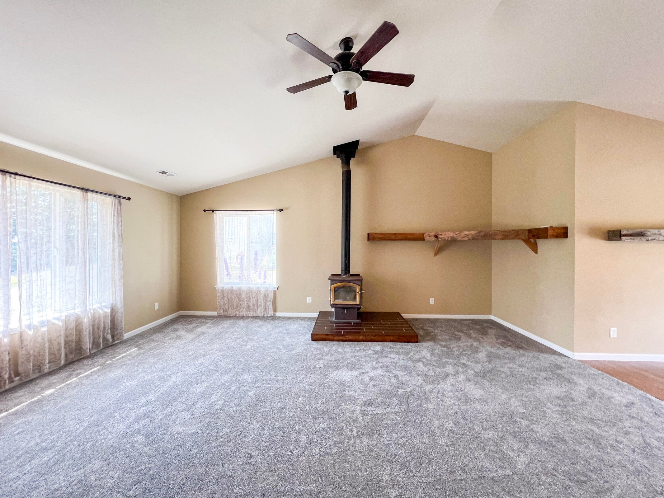 Colville, Washington, 99114, United States, 3 Bedrooms Bedrooms, ,2 BathroomsBathrooms,Residential,For Sale,1928026