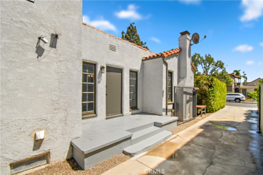 Los Angeles, California, 90019, United States, ,Residential,For Sale,1938250