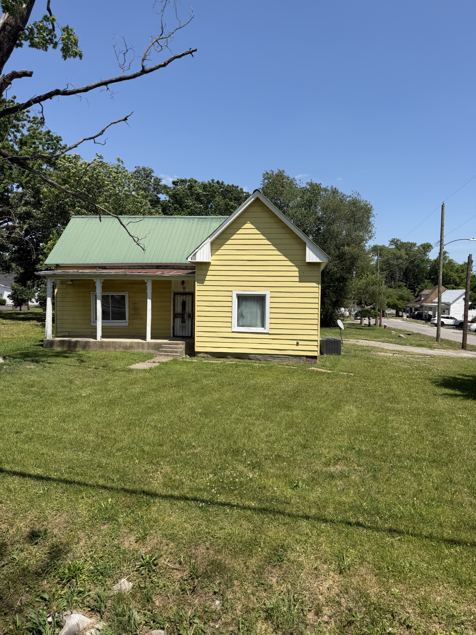 Springfield, Tennessee, 37172, United States, 2 Bedrooms Bedrooms, ,1 BathroomBathrooms,Residential,For Sale,2049235