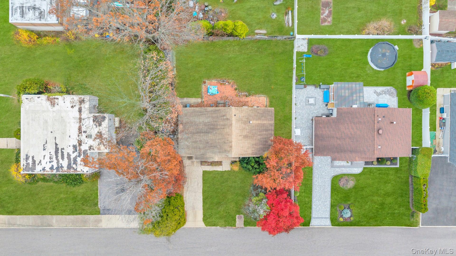 Deer Park, New York, 11729, United States, 4 Bedrooms Bedrooms, ,2 BathroomsBathrooms,Residential,For Sale,1992867