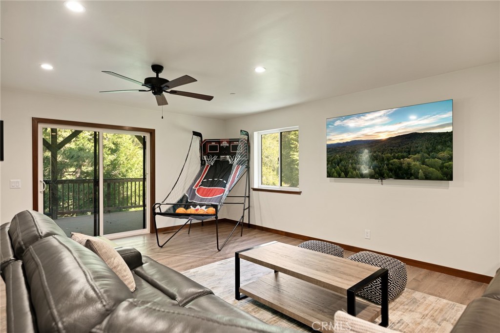 Lake Arrowhead, California, 92352, United States, 4 Bedrooms Bedrooms, ,5 BathroomsBathrooms,Residential,For Sale,1989465