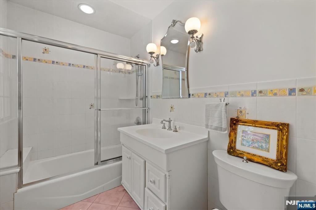 Old Tappan, New Jersey, 07675, United States, 4 Bedrooms Bedrooms, ,5 BathroomsBathrooms,Residential,For Sale,1991175