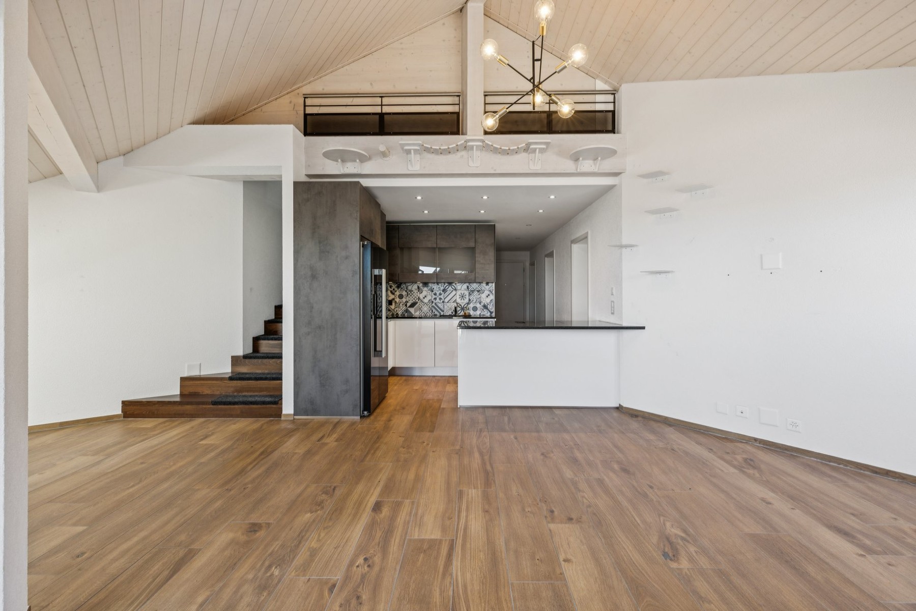  Elegant apartment with a mezzanine and exceptional panoramic views of the lake a - 物件實景