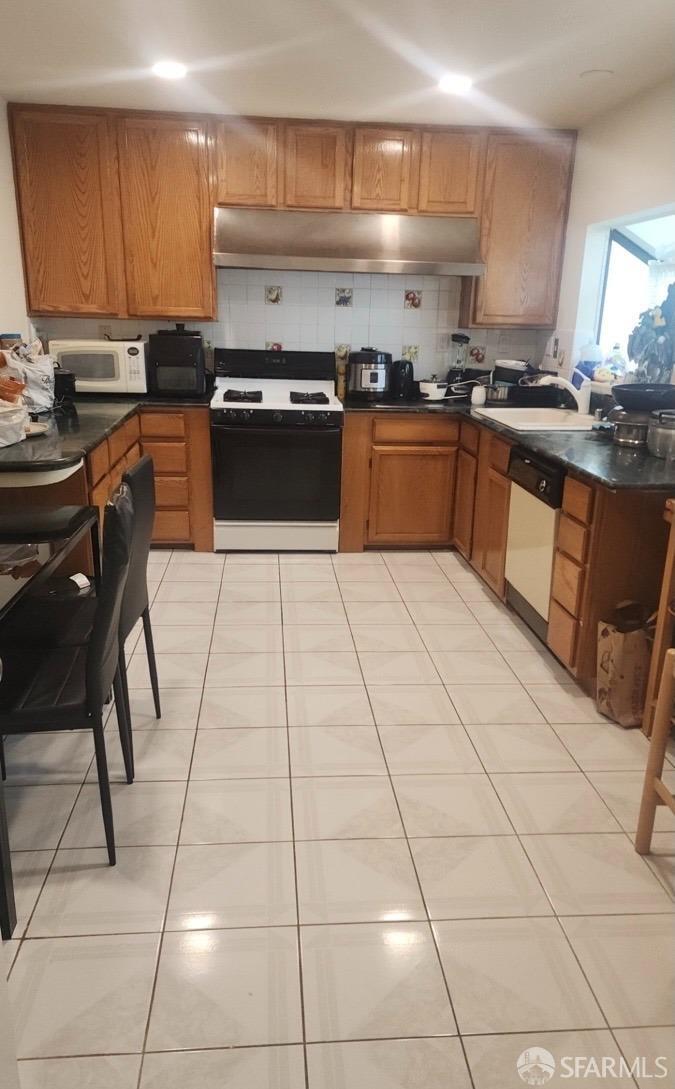 San Francisco, California, 94132, United States, 3 Bedrooms Bedrooms, ,3 BathroomsBathrooms,Residential,For Sale,1904453