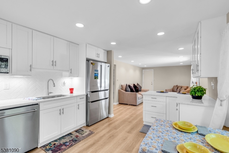 Bridgewater Twp., New Jersey, 08807, United States, 4 Bedrooms Bedrooms, ,3 BathroomsBathrooms,Residential,For Sale,1938544