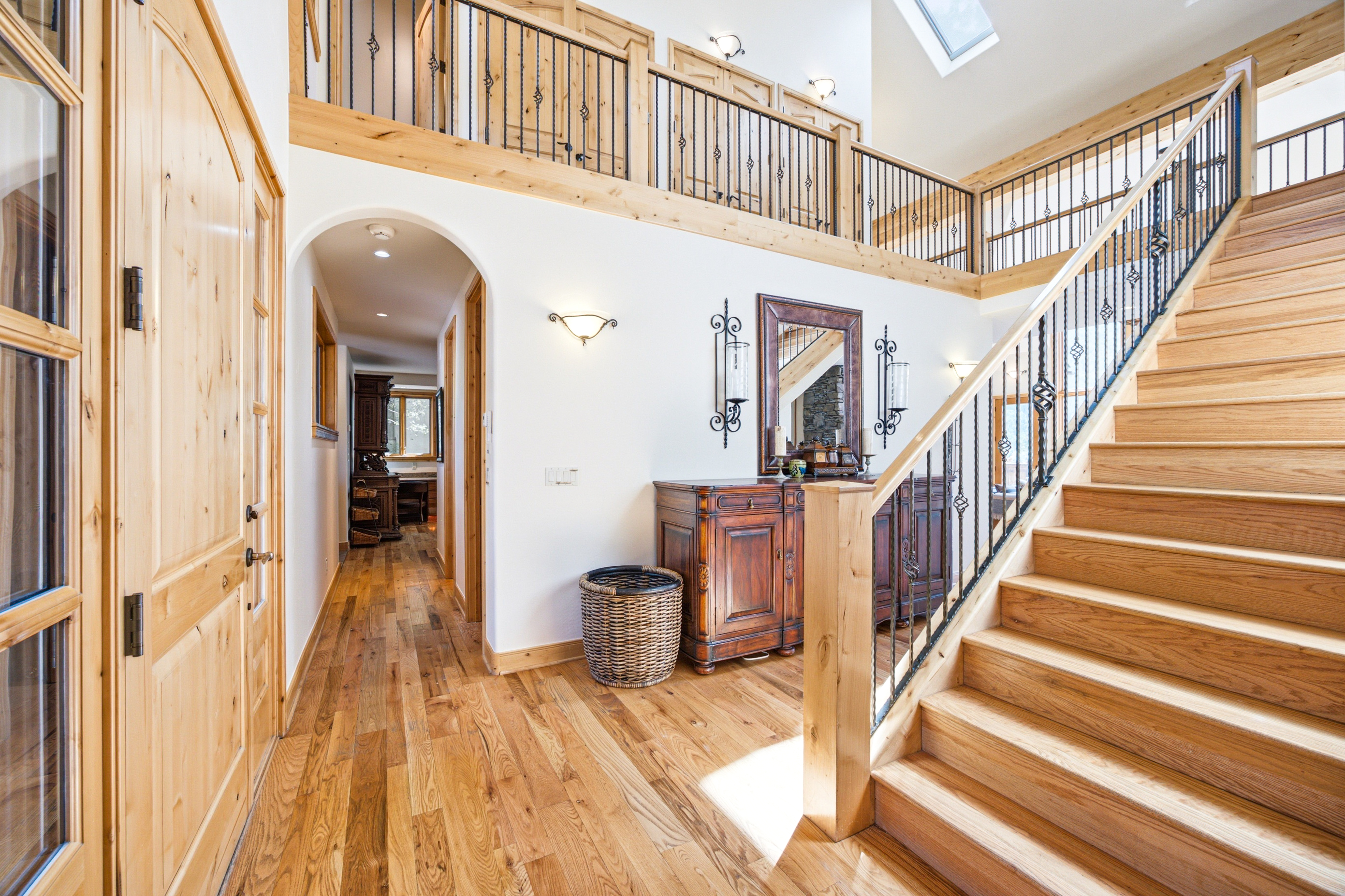 Custom-built, Single-family Home in the Exclusive Grand Traverse Neighborhood - 物件實景