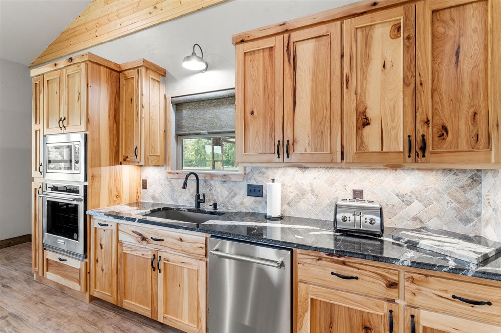 Rusk, Texas, 75785, United States, 1 Bedroom Bedrooms, ,3 BathroomsBathrooms,Residential,For Sale,1918158