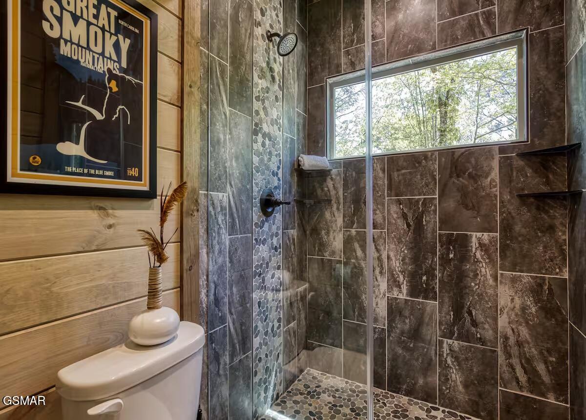 Sevierville, Tennessee, 37862, United States, 5 Bedrooms Bedrooms, ,5 BathroomsBathrooms,Residential,For Sale,2008857