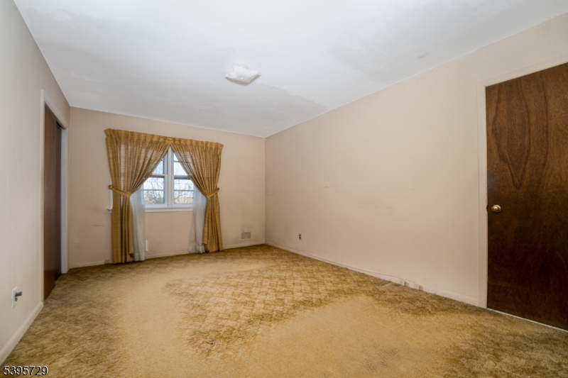 Readington Twp., New Jersey, 08822, United States, 4 Bedrooms Bedrooms, ,2 BathroomsBathrooms,Residential,For Sale,1989694