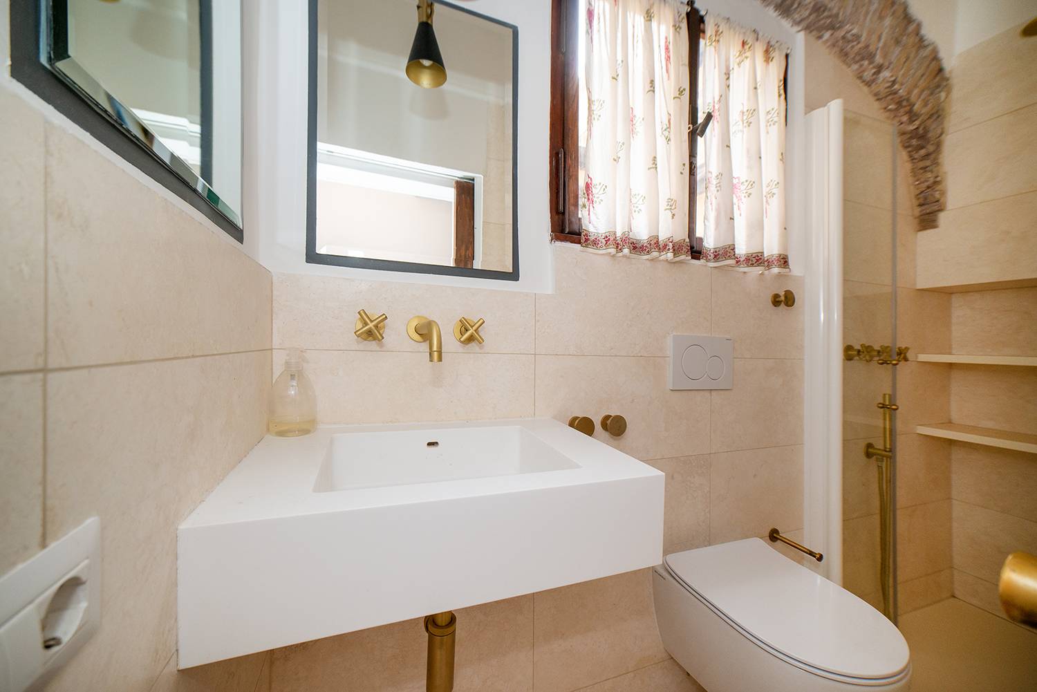 Roma, Roma, 00100, IT, 2 Bedrooms Bedrooms, ,1 BathroomBathrooms,Residential,For Sale,1695374