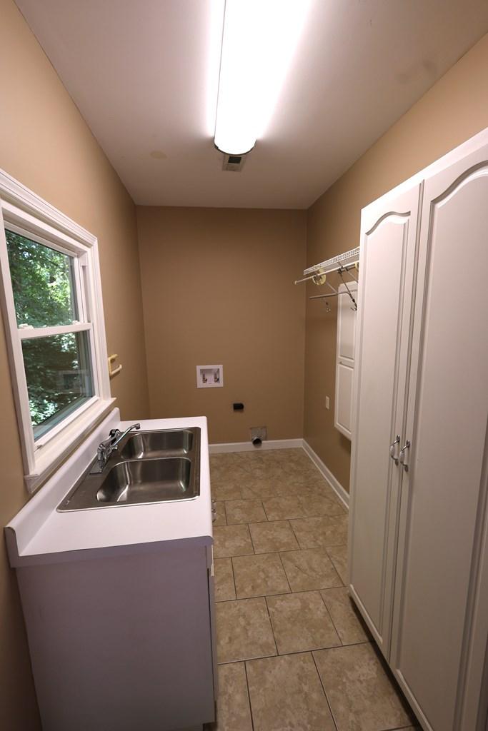 DALTON, Georgia, 30721, United States, 3 Bedrooms Bedrooms, ,3 BathroomsBathrooms,Residential,For Sale,1933476