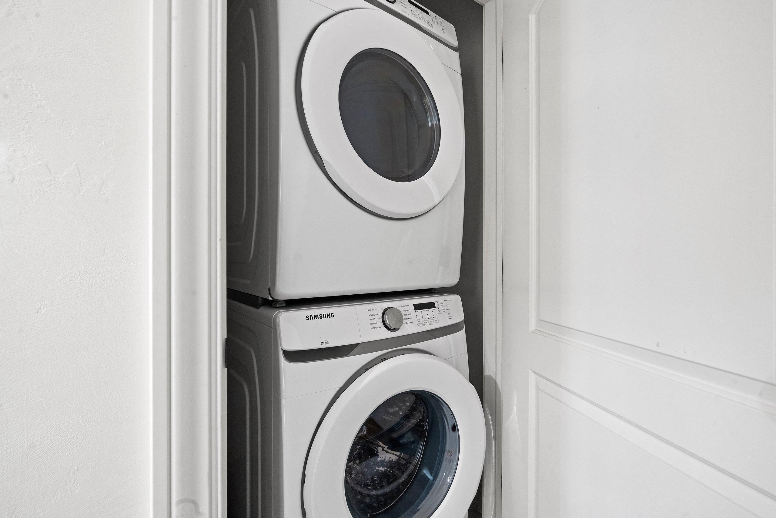 MENASHA, Wisconsin, 54952, United States, 6 Bedrooms Bedrooms, ,5 BathroomsBathrooms,Residential,For Sale,1994548