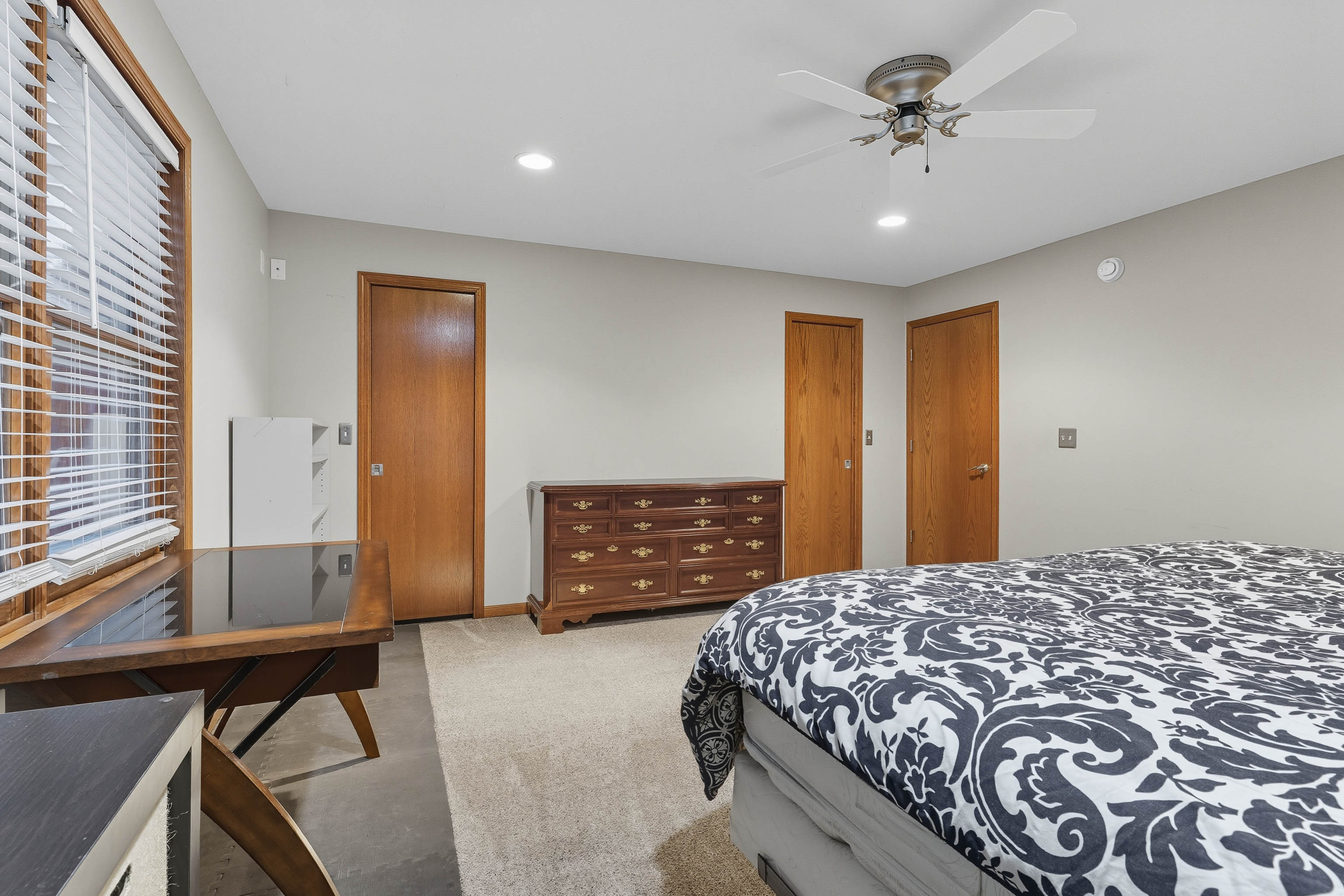 Manhattan, Kansas, 66502, United States, 5 Bedrooms Bedrooms, ,3 BathroomsBathrooms,Residential,For Sale,1960988