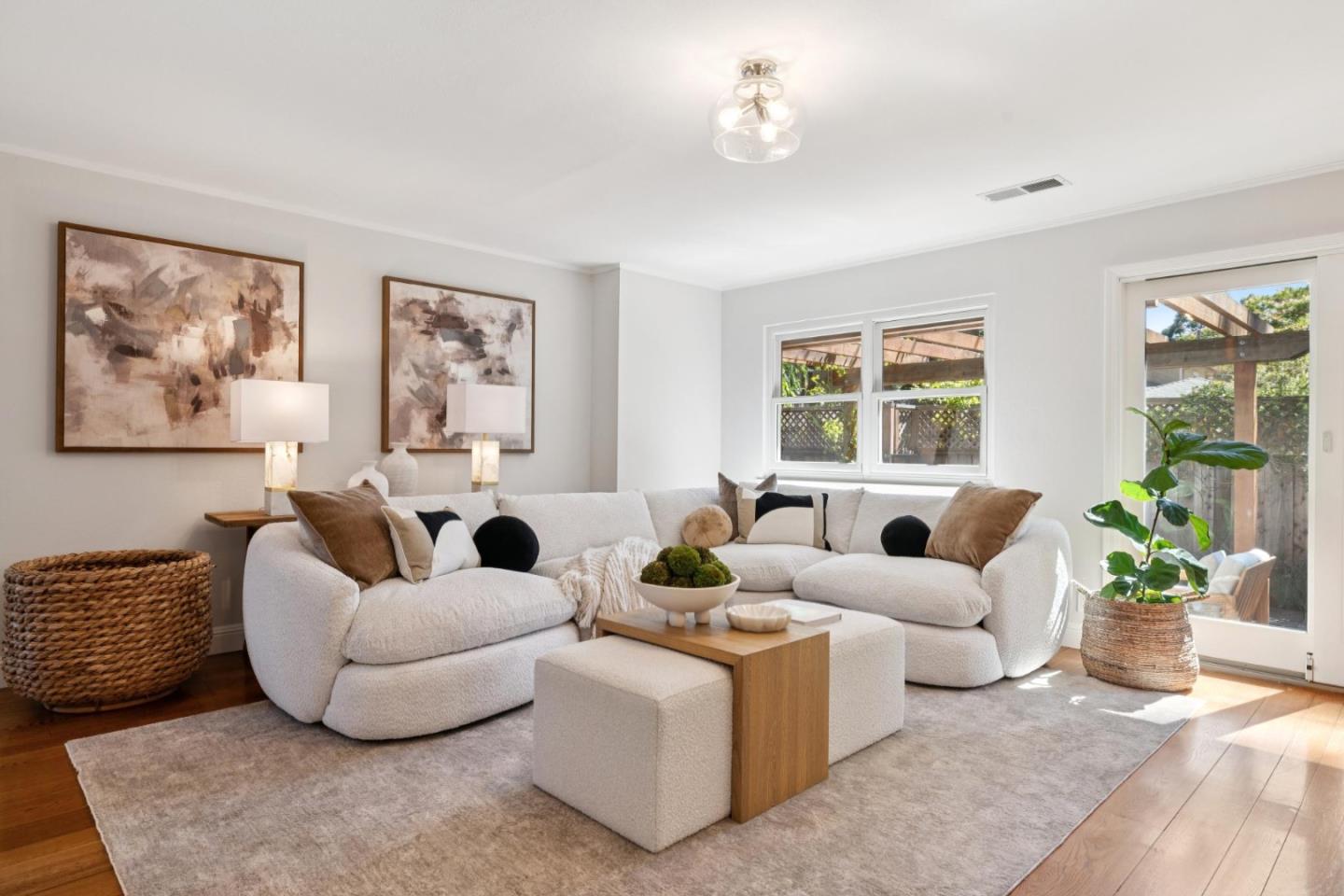 Menlo Park, California, 94025, United States, 3 Bedrooms Bedrooms, ,3 BathroomsBathrooms,Residential,For Sale,1941637