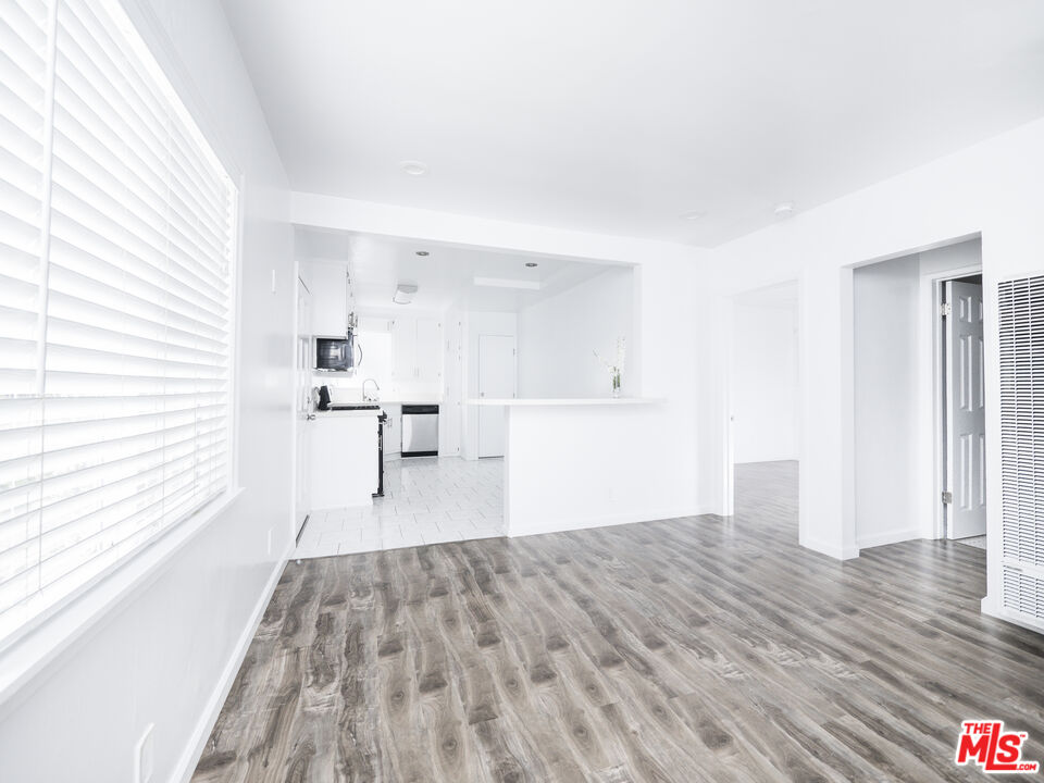 Los Angeles, California, 90066, United States, 4 Bedrooms Bedrooms, ,Residential,For Sale,1705124