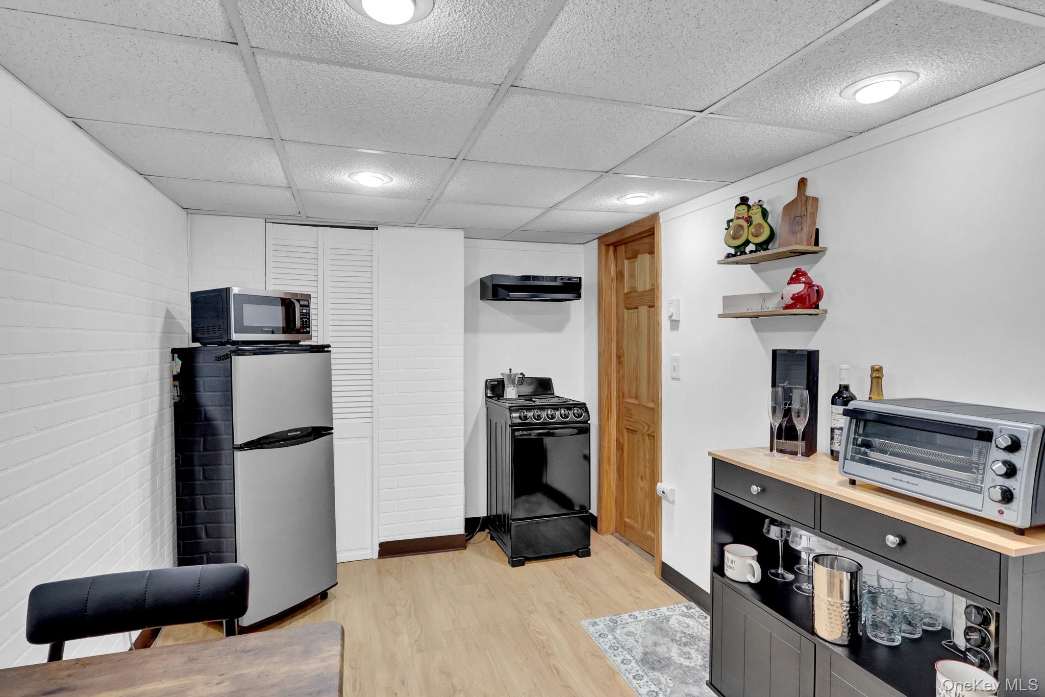  31 Locust Avenue E, Farmingdale, NY, 11735 - 物件實景