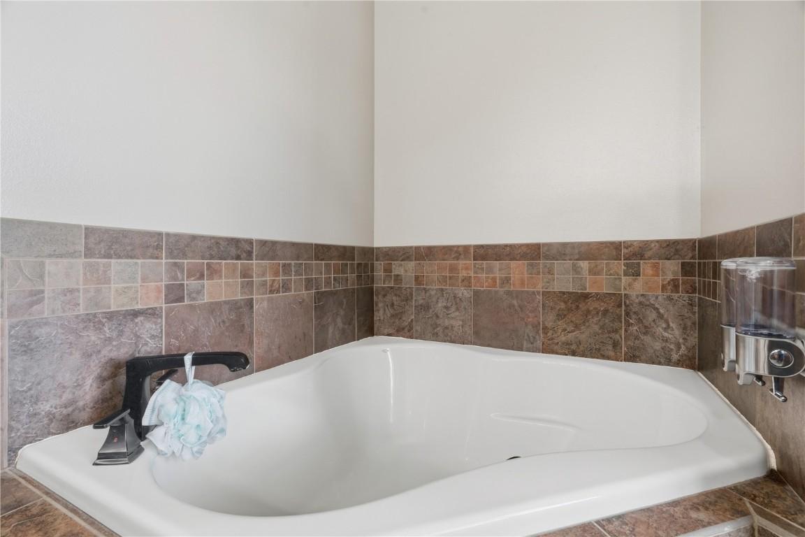 Anamosa, Iowa, 52205, United States, 5 Bedrooms Bedrooms, ,3 BathroomsBathrooms,Residential,For Sale,1975934