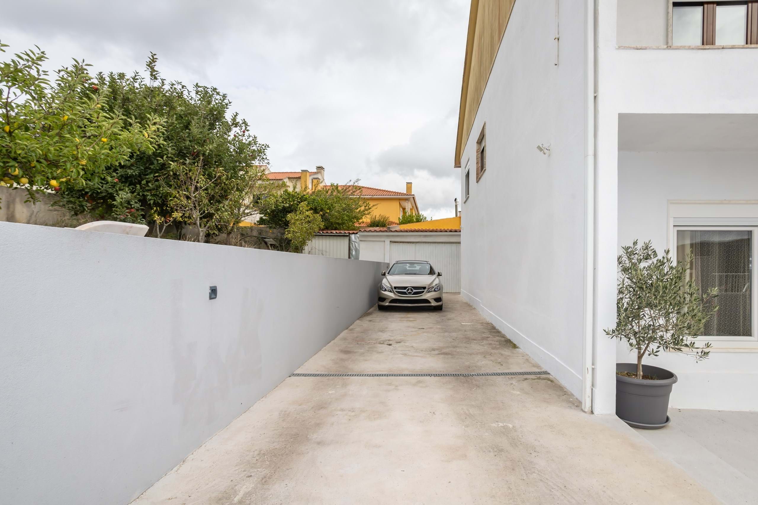 Loures, Lisbon, 2670-560, PT, 5 Bedrooms Bedrooms, ,3 BathroomsBathrooms,Residential,For Sale,1989673