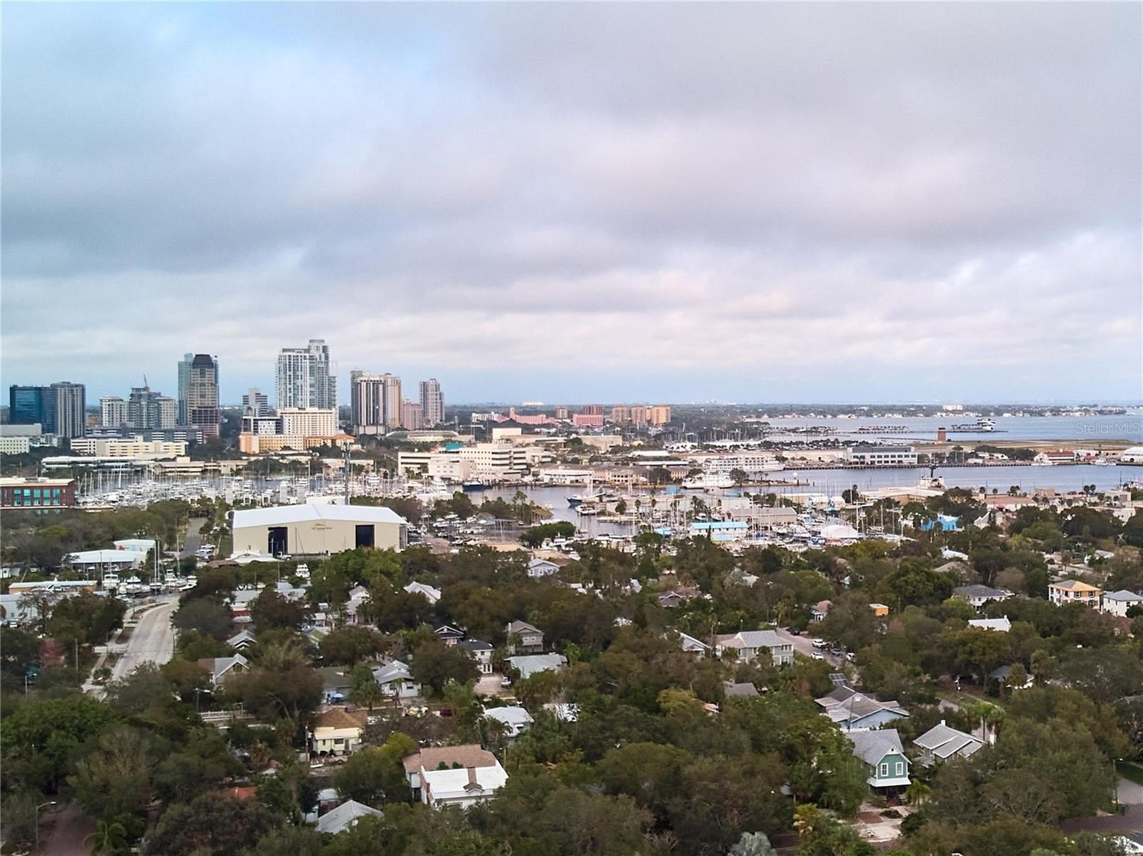 ST PETERSBURG, Florida, 33701, United States, 2 Bedrooms Bedrooms, ,3 BathroomsBathrooms,Residential,For Sale,1981835