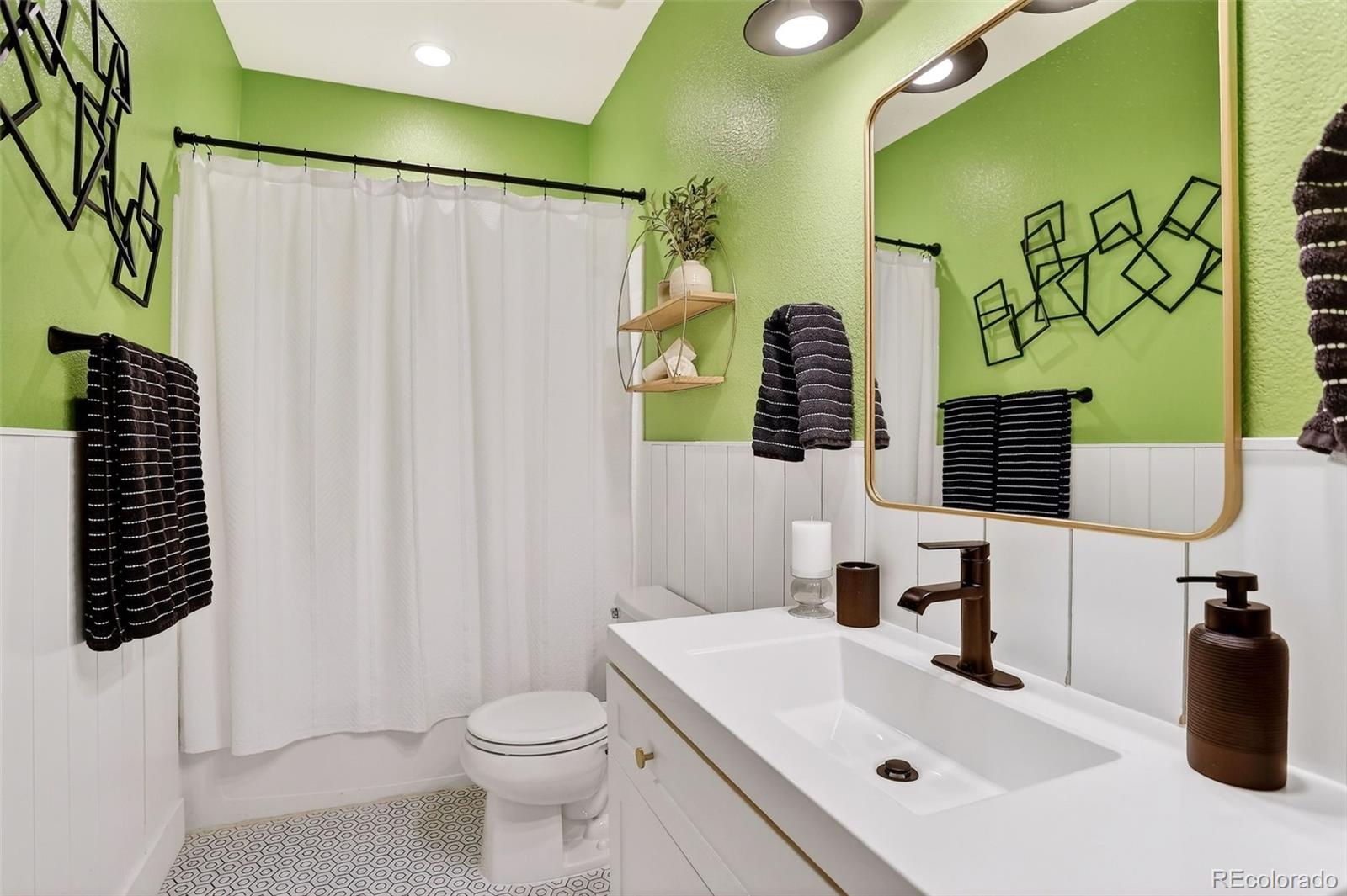 Aurora, Colorado, 80013, United States, 5 Bedrooms Bedrooms, ,3 BathroomsBathrooms,Residential,For Sale,2001899