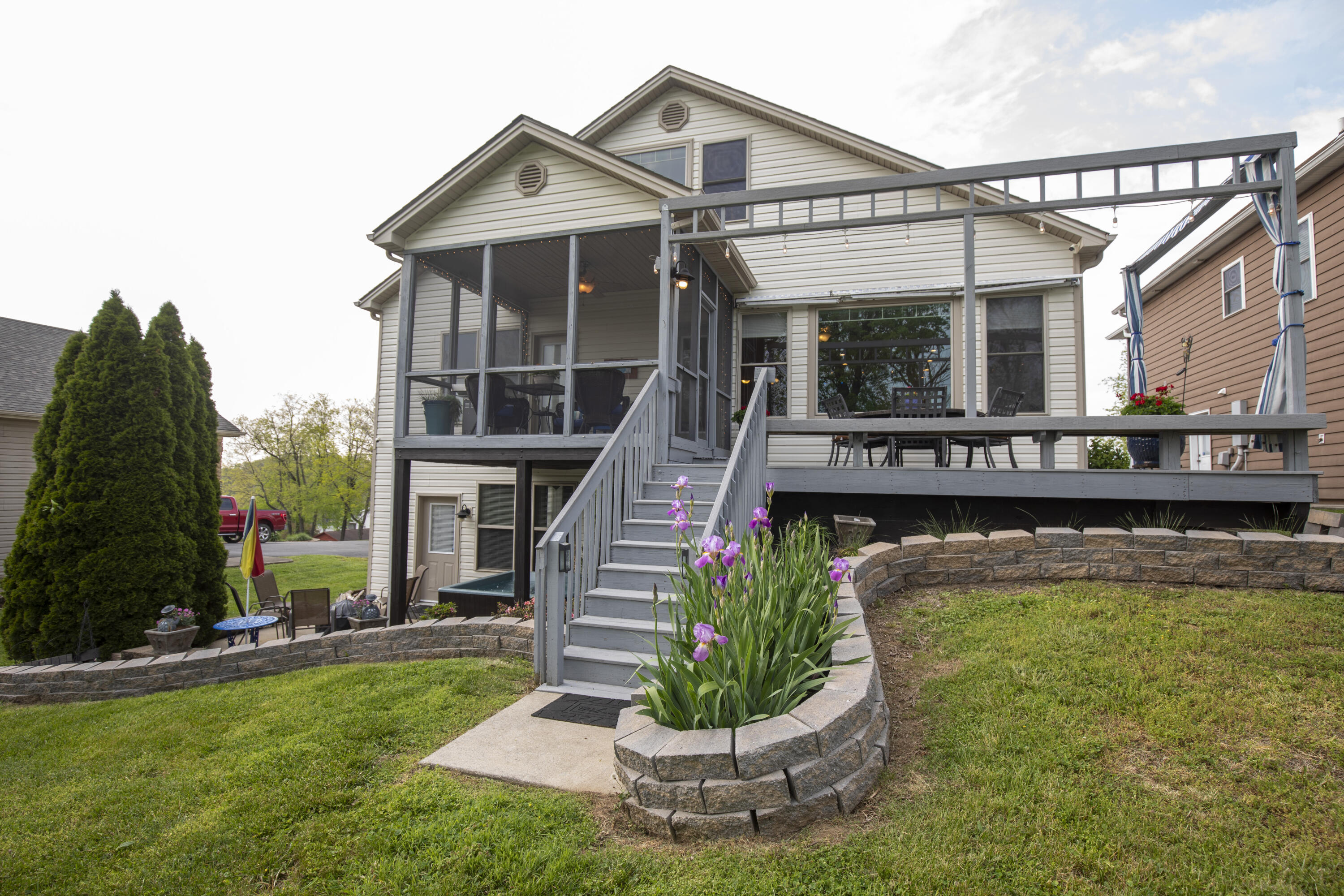 Harrodsburg, Kentucky, 40330, United States, 5 Bedrooms Bedrooms, ,4 BathroomsBathrooms,Residential,For Sale,1826729
