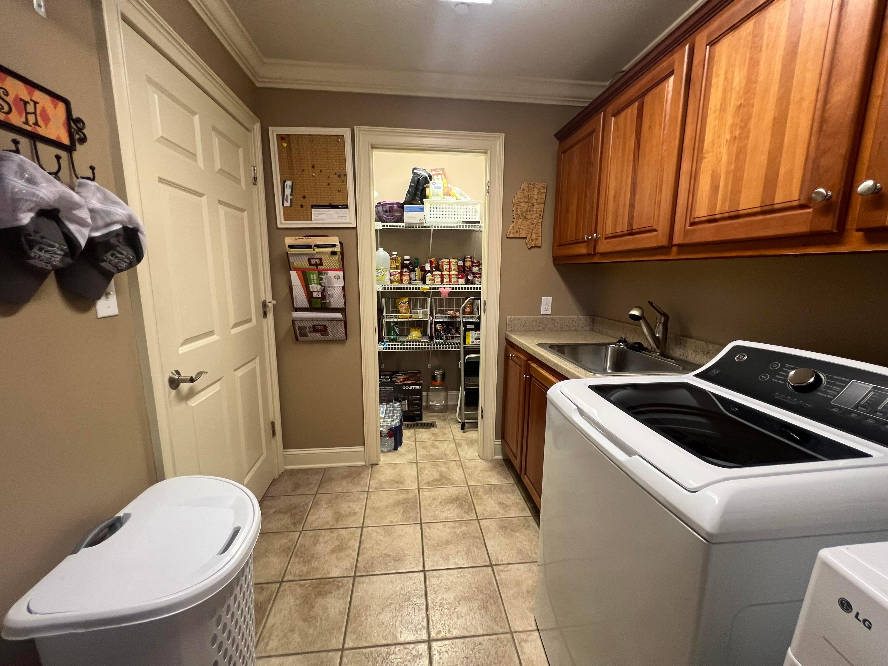 Tupelo, Mississippi, 38801, United States, 4 Bedrooms Bedrooms, ,6 BathroomsBathrooms,Residential,For Sale,1787715