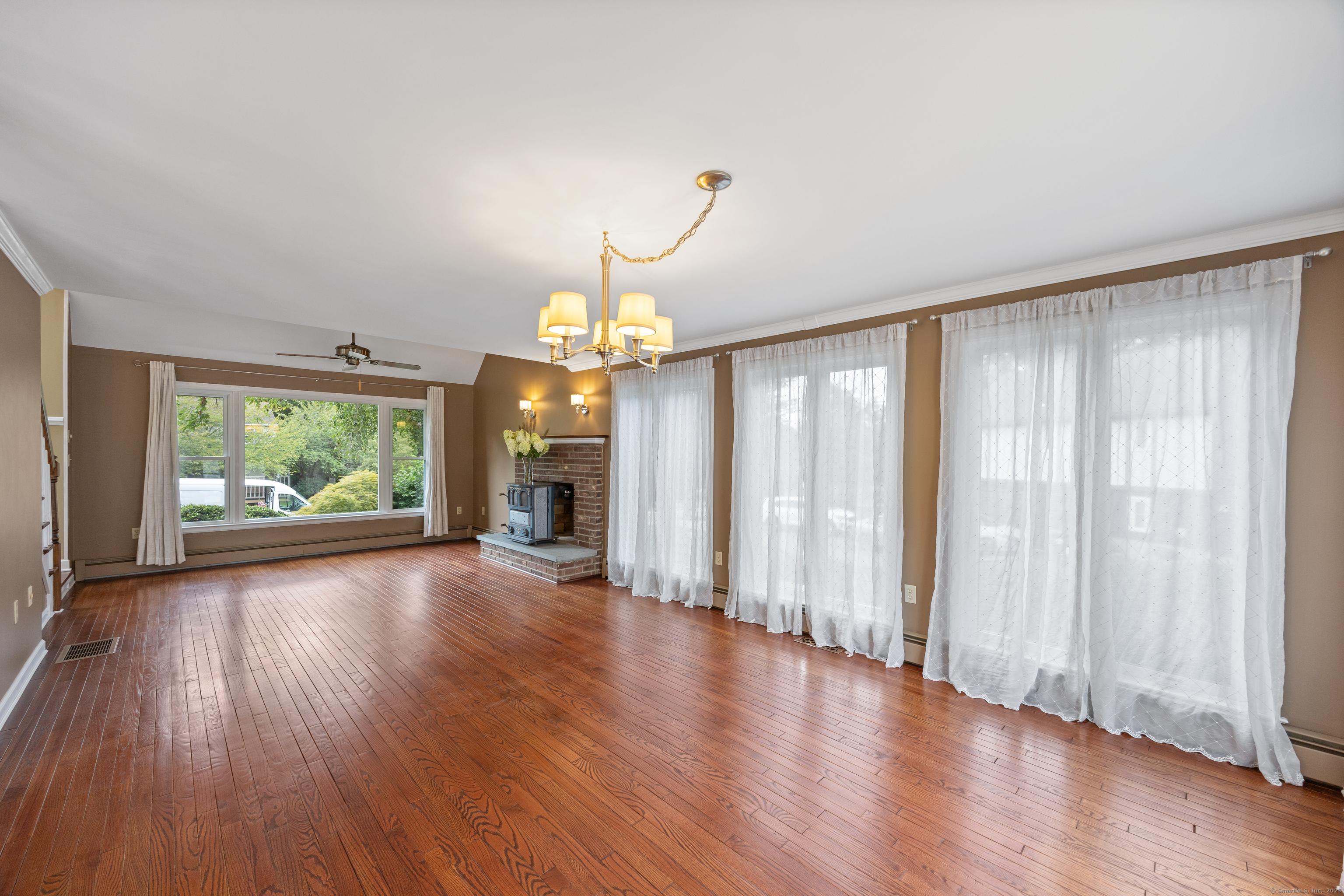 Southington, Connecticut, 06489, United States, 3 Bedrooms Bedrooms, ,3 BathroomsBathrooms,Residential,For Sale,1935376