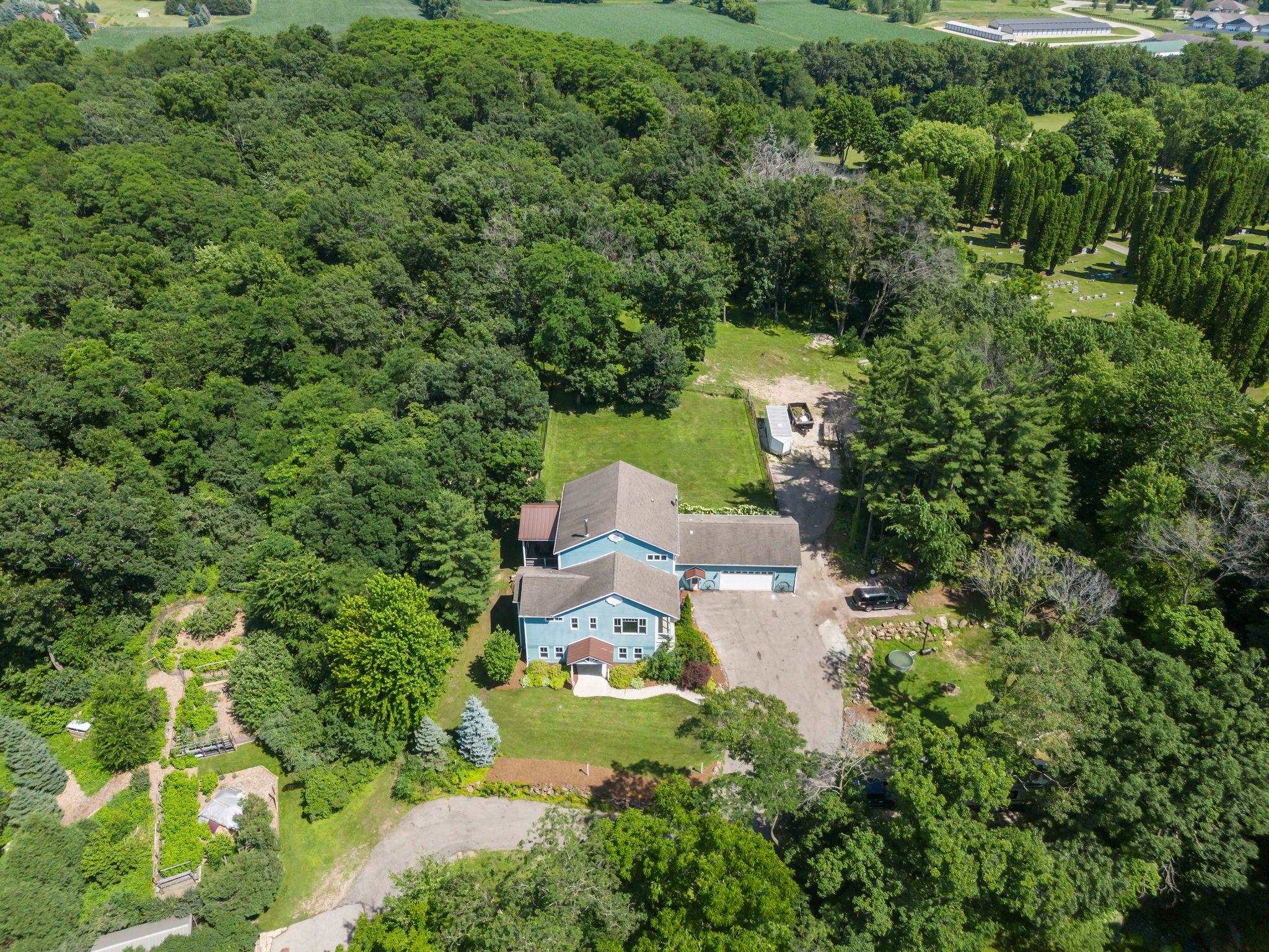 Berlin, Wisconsin, 54923, United States, 5 Bedrooms Bedrooms, ,4 BathroomsBathrooms,Residential,For Sale,1974961