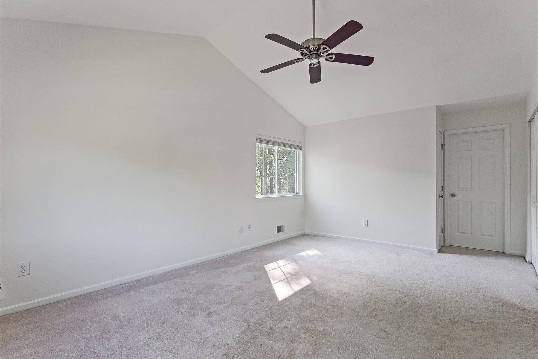  ?Country Oaks? Colonial Home Provides Comfort and Space in a Great Location - 物件實景