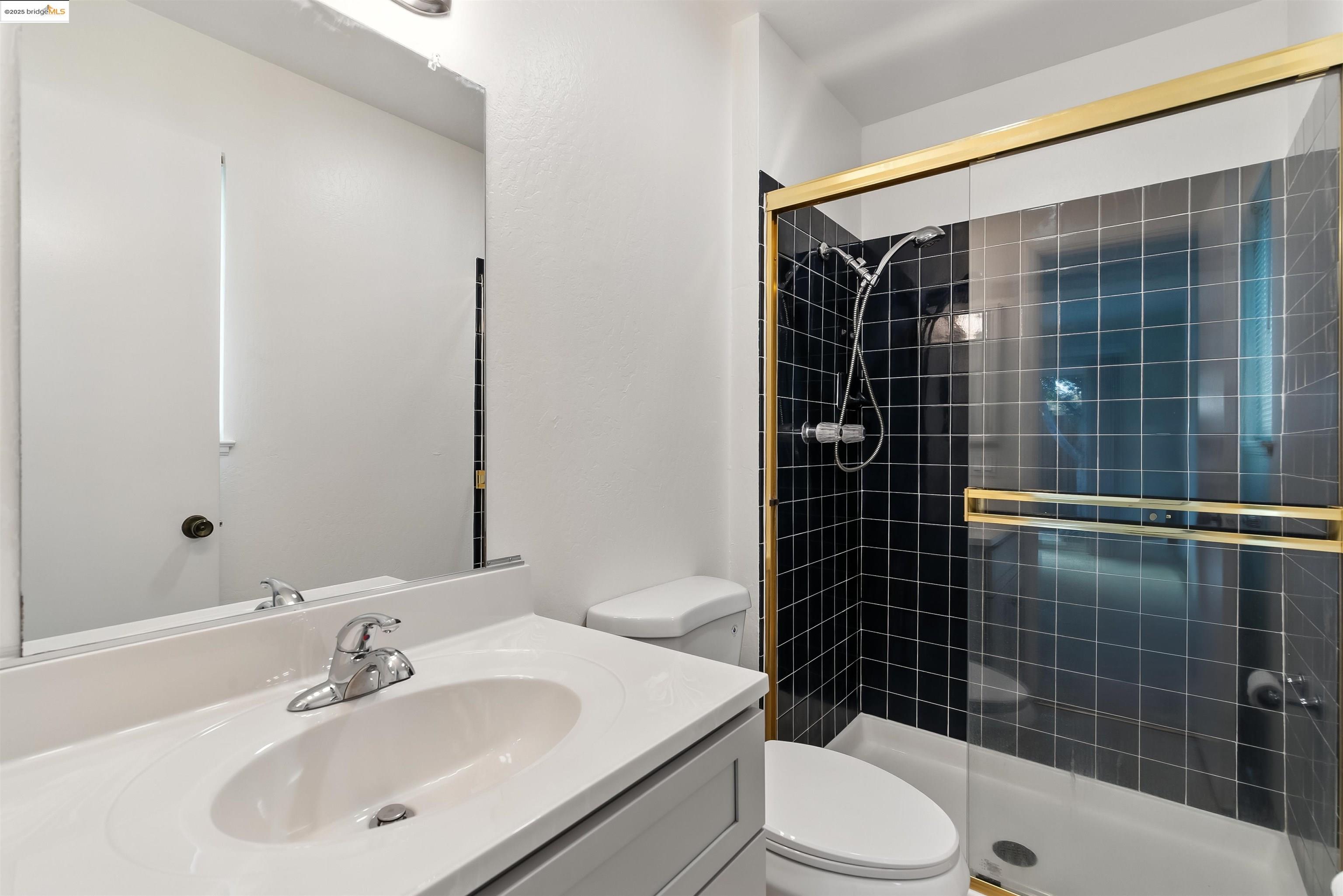 San Leandro, California, 94577, United States, 2 Bedrooms Bedrooms, ,2 BathroomsBathrooms,Residential,For Sale,1900911
