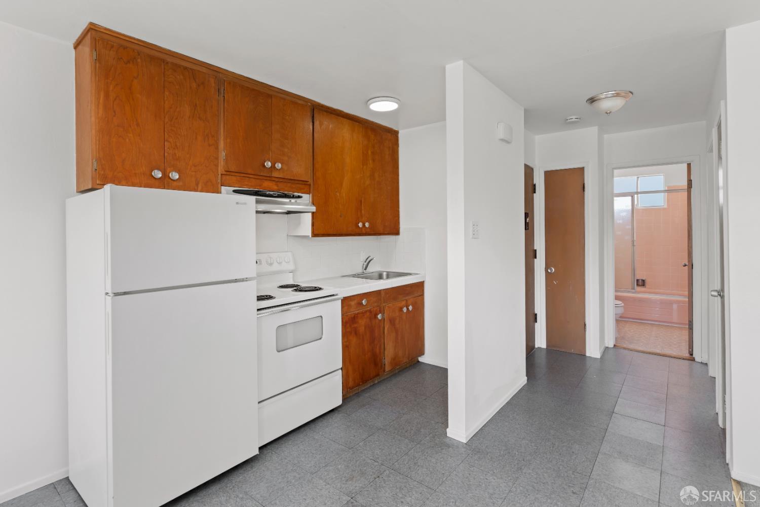 San Francisco, California, 94112, United States, 8 Bedrooms Bedrooms, ,Residential,For Sale,1999108