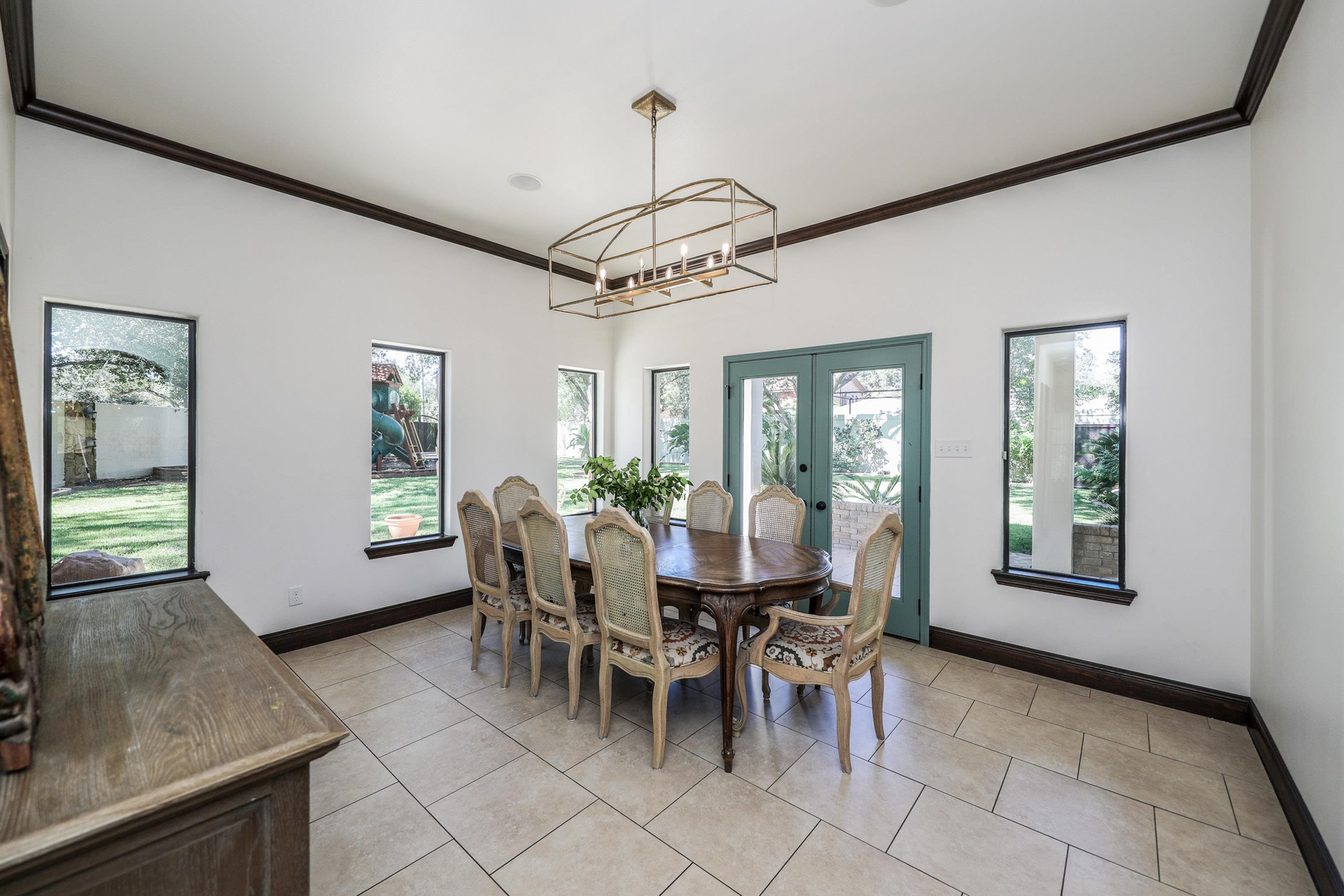 Laredo, Texas, 78041, United States, 4 Bedrooms Bedrooms, ,5 BathroomsBathrooms,Residential,For Sale,1989337