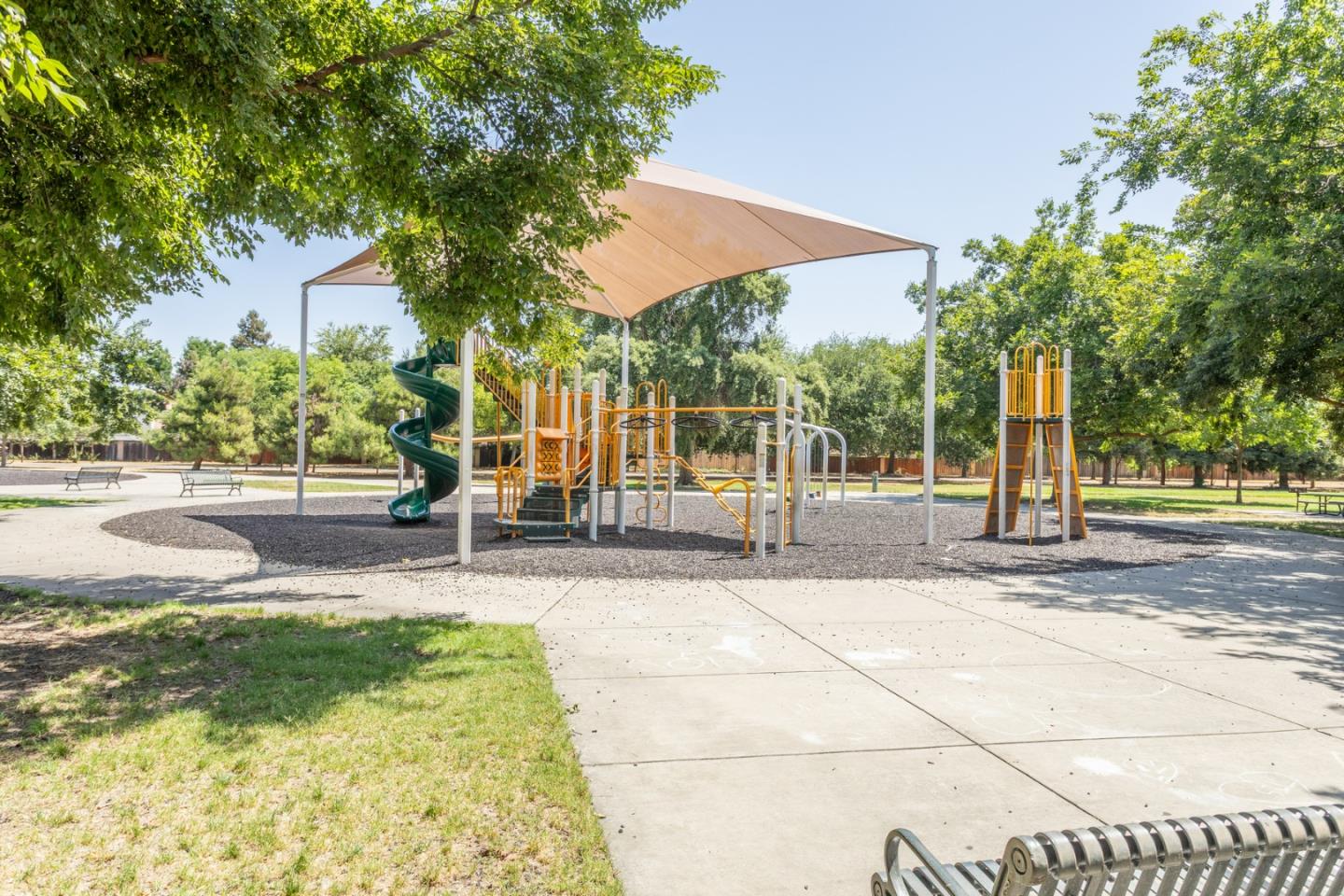 Clovis, California, 93611, United States, 4 Bedrooms Bedrooms, ,2 BathroomsBathrooms,Residential,For Sale,1907507