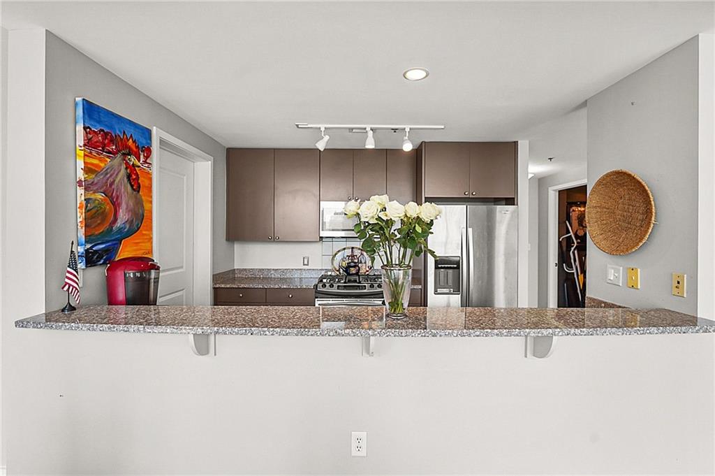 Atlanta, Georgia, 30326, United States, 2 Bedrooms Bedrooms, ,3 BathroomsBathrooms,Residential,For Sale,1949751