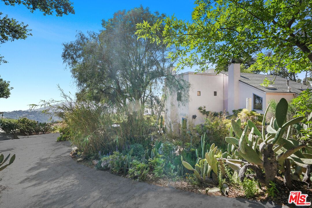 Malibu, California, 90265, United States, 3 Bedrooms Bedrooms, ,3 BathroomsBathrooms,Residential,For Sale,1859463