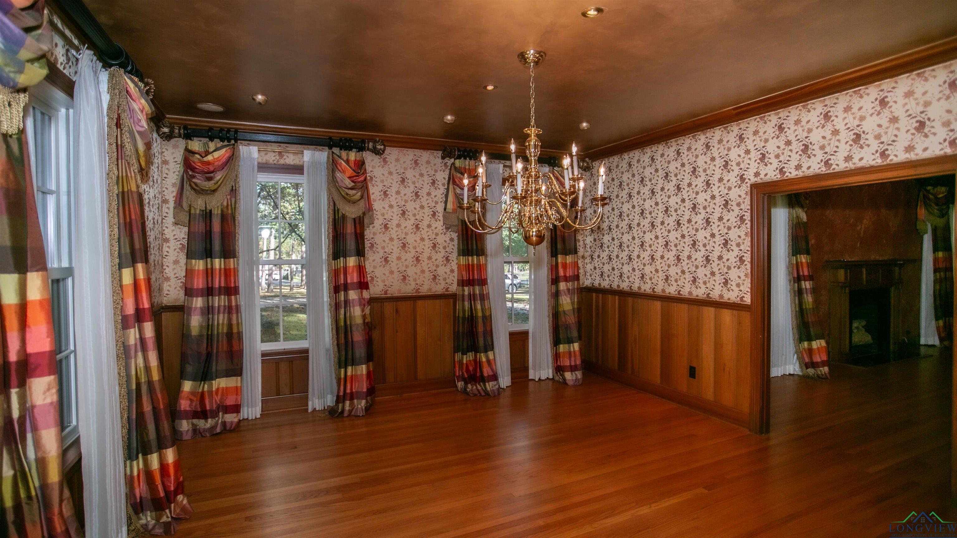 Marshall, Texas, 75670, United States, 5 Bedrooms Bedrooms, ,5 BathroomsBathrooms,Residential,For Sale,1943328
