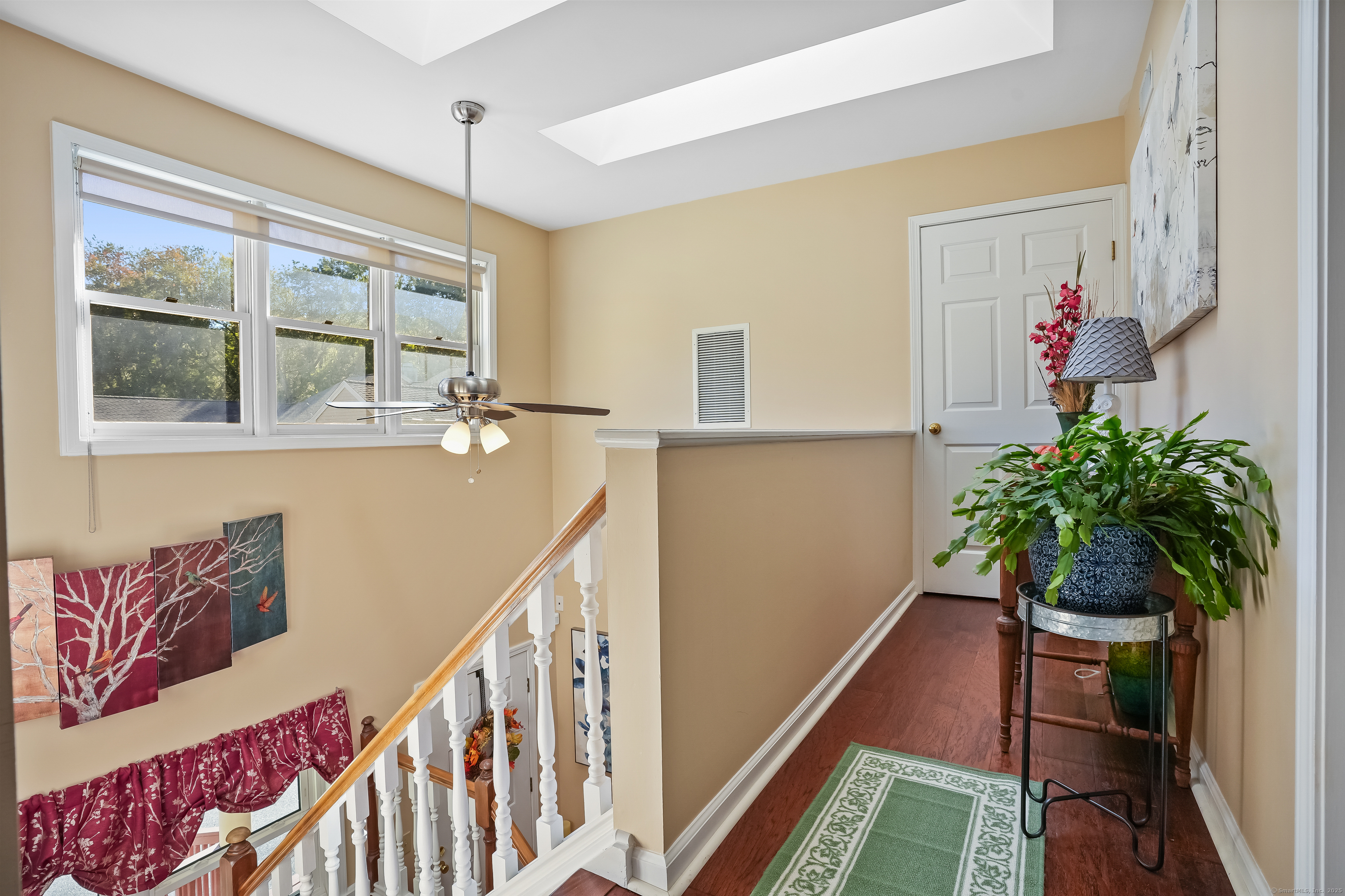 New Milford, Connecticut, 06776, United States, 2 Bedrooms Bedrooms, ,3 BathroomsBathrooms,Residential,For Sale,1970230