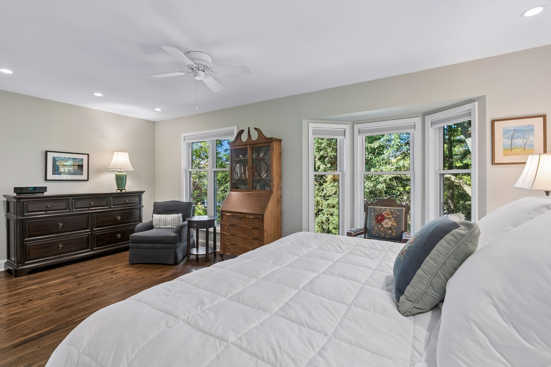 Updated Townhome with Beautiful Green Space Near Lake of the Isles - 物件實景