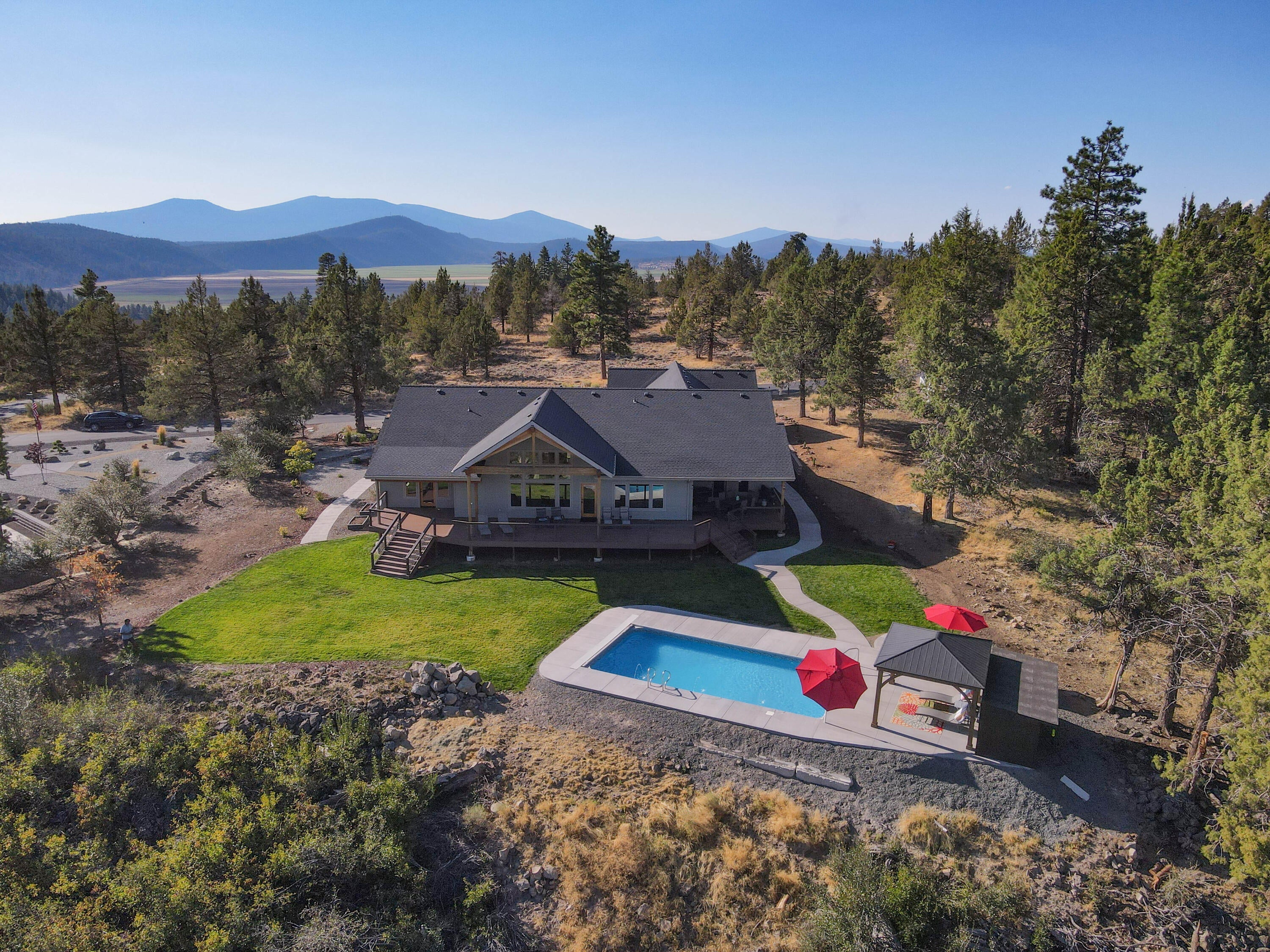 Klamath Falls, Oregon, 97601, United States, 3 Bedrooms Bedrooms, ,4 BathroomsBathrooms,Residential,For Sale,1940970