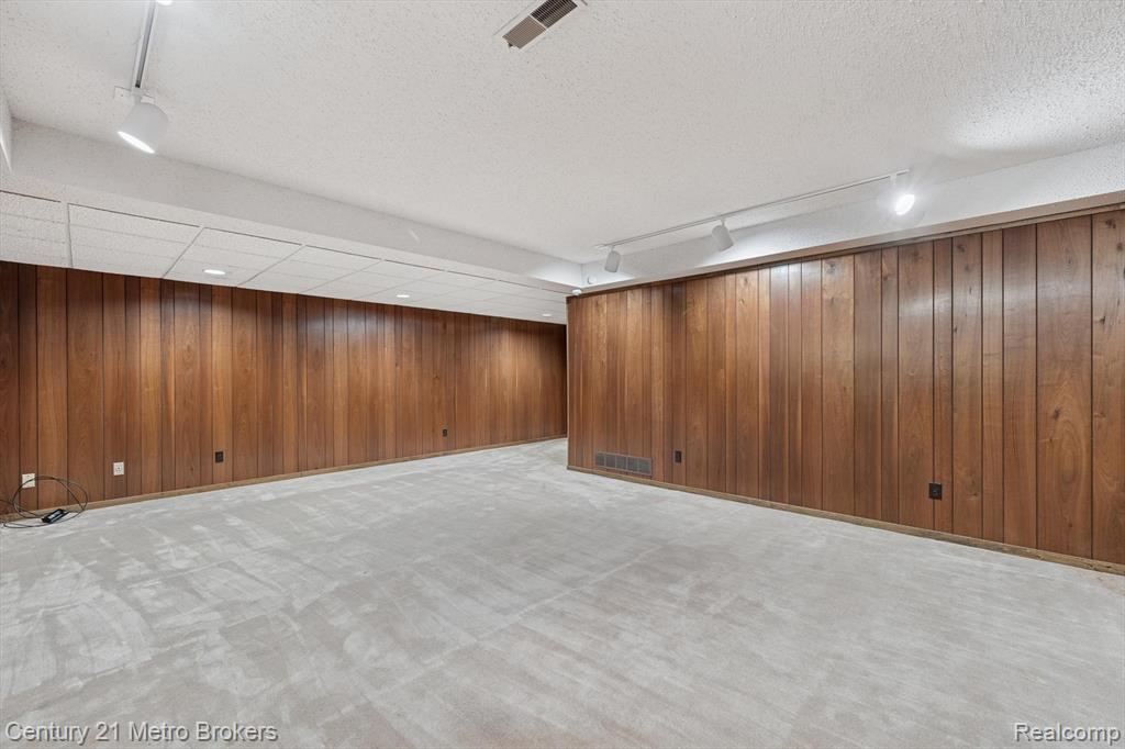 Grand Blanc, Michigan, 48439, United States, 3 Bedrooms Bedrooms, ,5 BathroomsBathrooms,Residential,For Sale,1986103