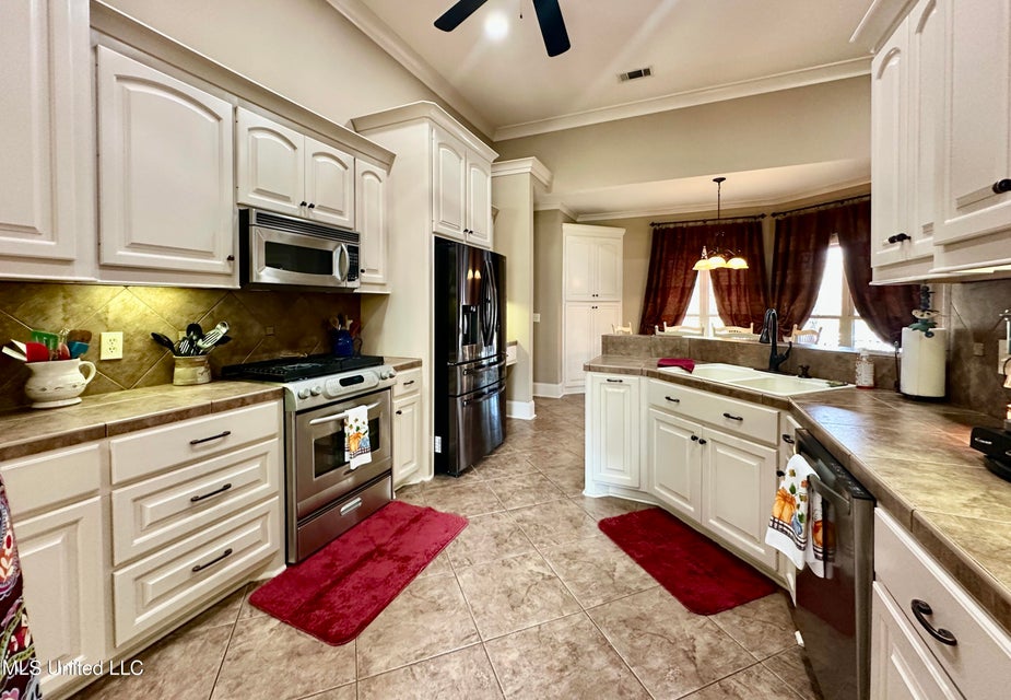 Clinton, Mississippi, 39056, United States, 4 Bedrooms Bedrooms, ,3 BathroomsBathrooms,Residential,For Sale,1998681