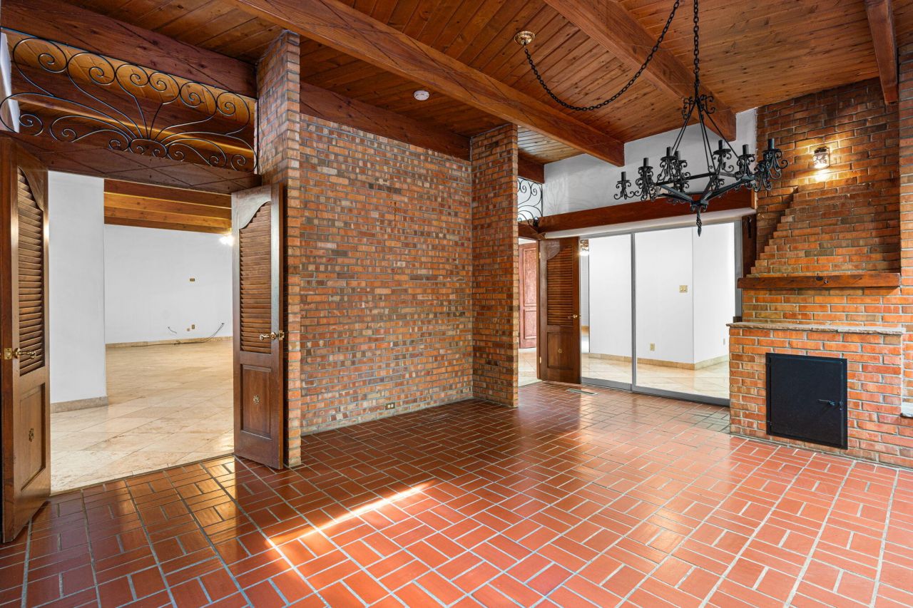Albuquerque, New Mexico, 87106, United States, 4 Bedrooms Bedrooms, ,5 BathroomsBathrooms,Residential,For Sale,1896146