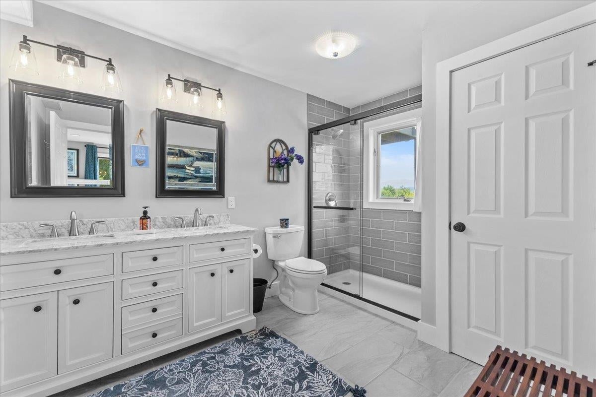 Stowe, Vermont, 05672, United States, 3 Bedrooms Bedrooms, ,2 BathroomsBathrooms,Residential,For Sale,1907047