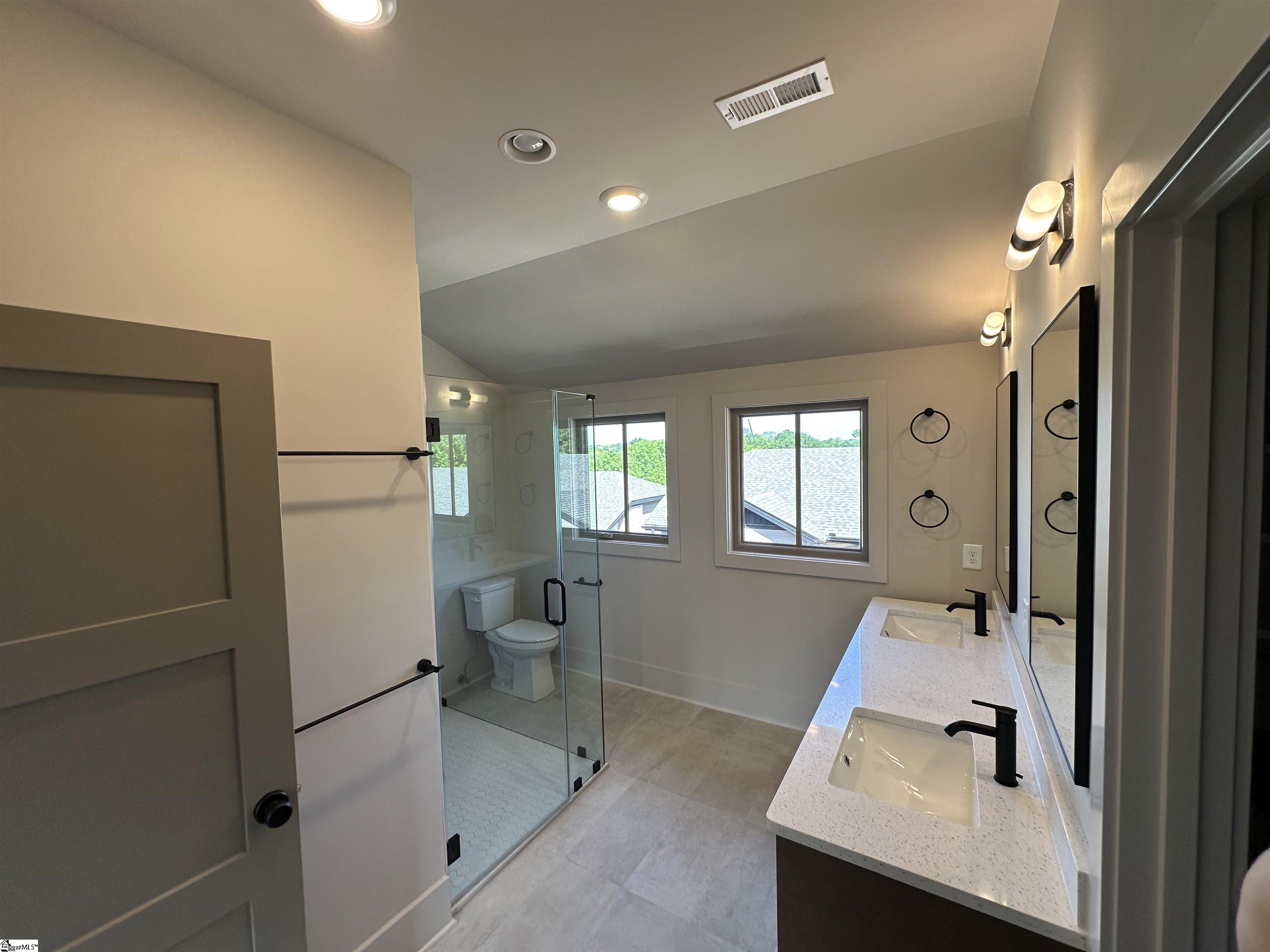 Greenville, South Carolina, 29601, United States, 2 Bedrooms Bedrooms, ,3 BathroomsBathrooms,Residential,For Sale,1818432